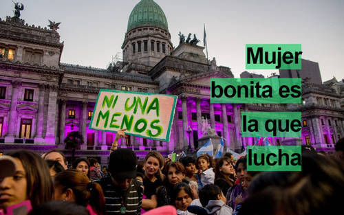 Frases para el Día Internacional de la Mujer - Mujer bonita es la que lucha