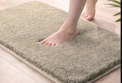 LUXE HOME INTERNATIONAL Microfiber Luxe Home Bath Mat Super Soft Non Slip Vegas Mats For Bathroom, Kitchen, Bedroom, And Door (40X60 Cm, Beige) Pack Of 1, Rectangular