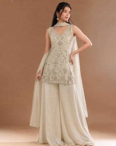 Varanga & Fashor Min 65% Off | AJIO Flash Sale