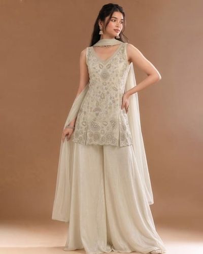 Varanga & Fashor Min 65% Off | AJIO Flash Sale
