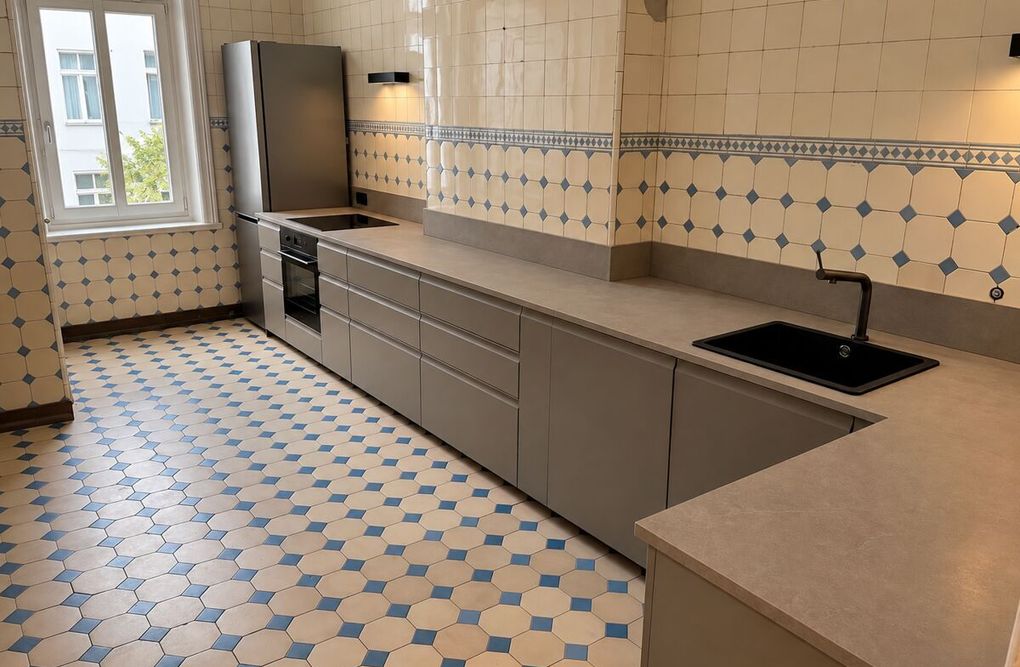 Charmante Altbauwohnung mit großem Balkon – Großzügiges Wohnen im Grindelviertel - Foto 3