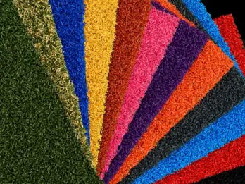 Karpet sintetis padel custom dengan desain premium untuk lapangan olahraga, menawarkan daya tahan dan kenyamanan bermain