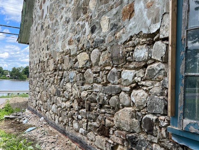 Stone wall mortar and joint restoration