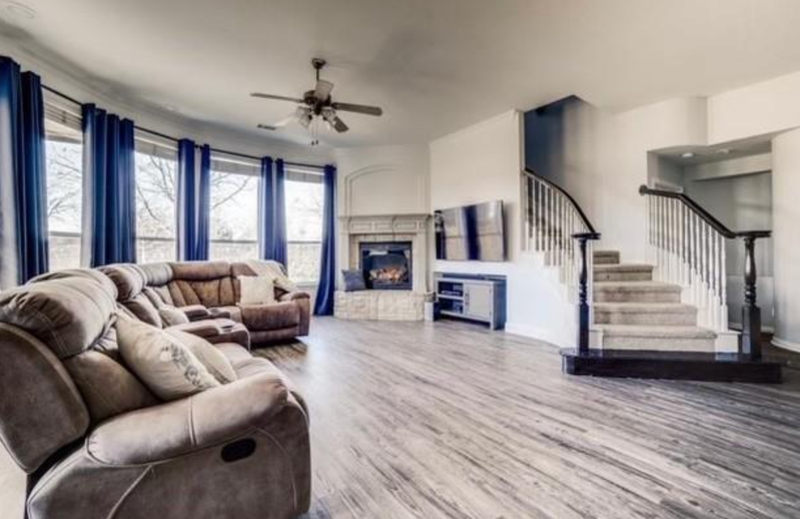 8705 Cherry Lee Ln - Interior/exterior photo 4