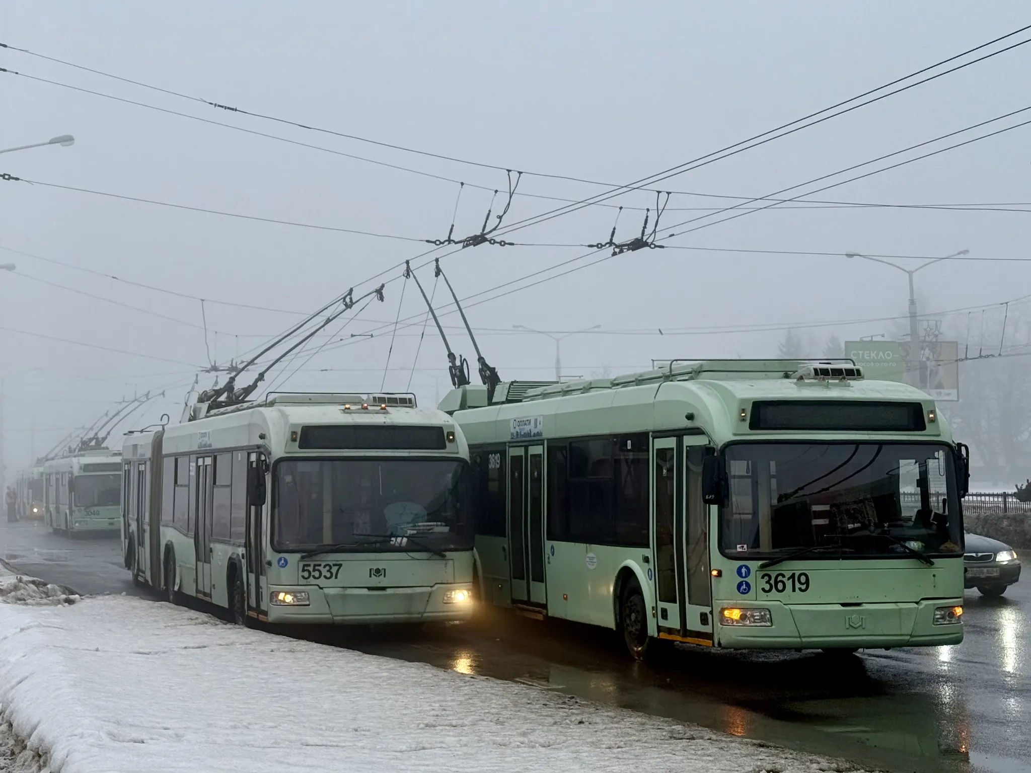 Сломавшиеся троллейбусы