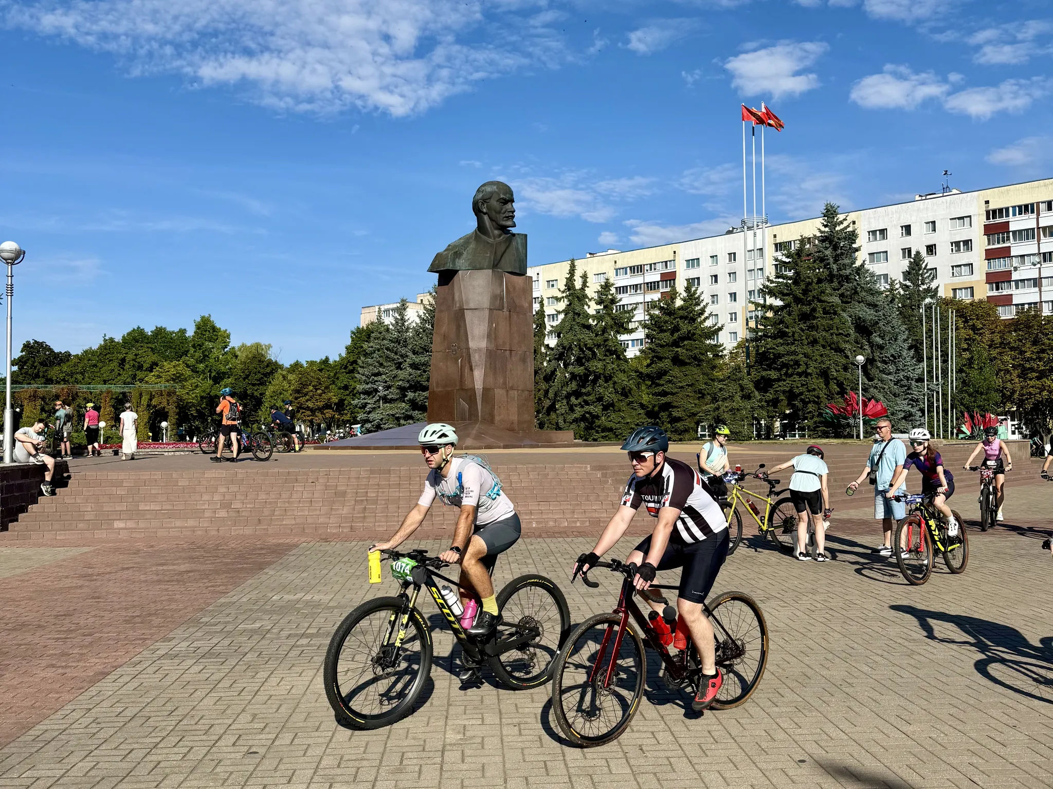 Ленин и велосипедисты