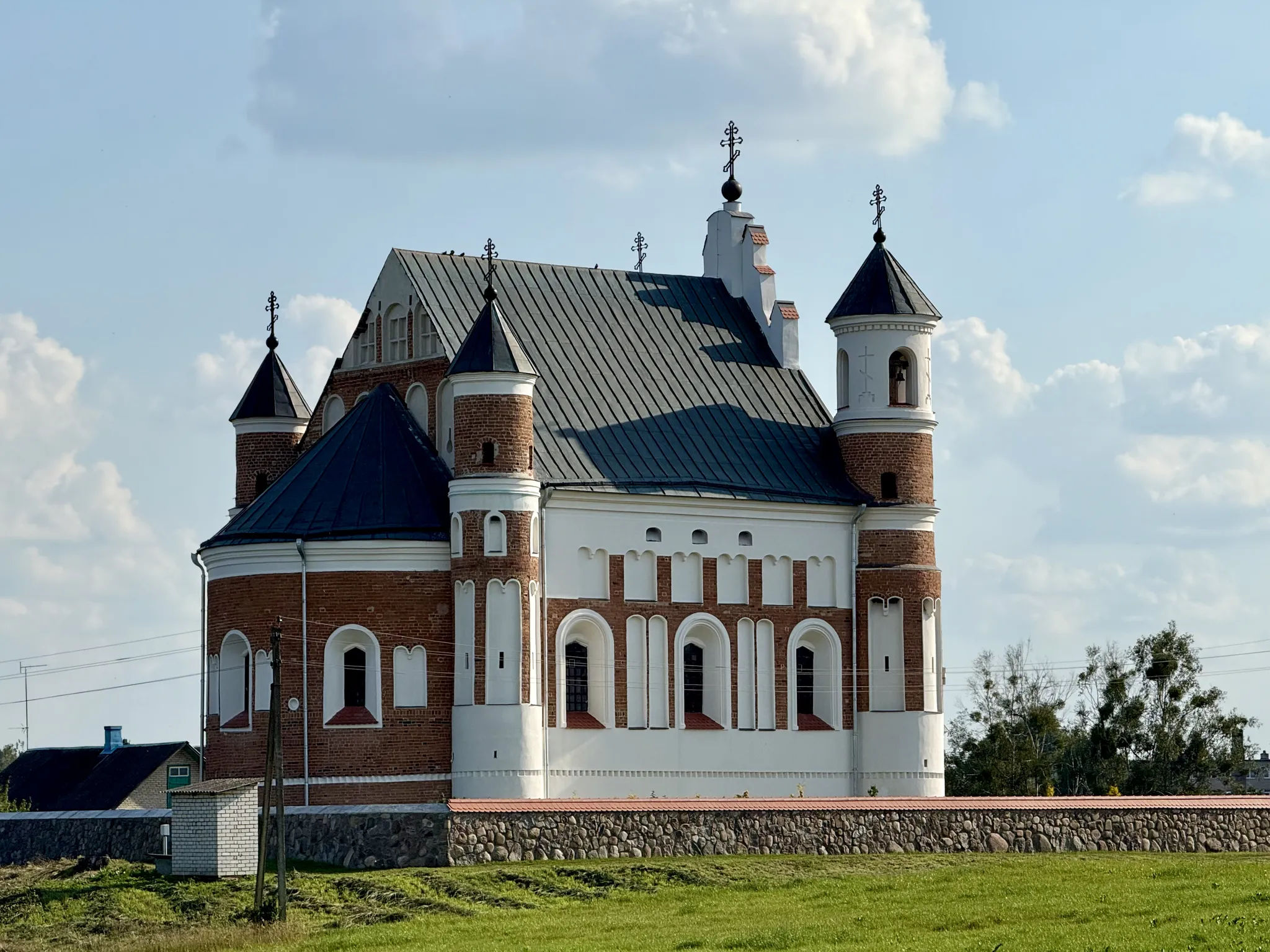 Крепость-церковь в Мурованке