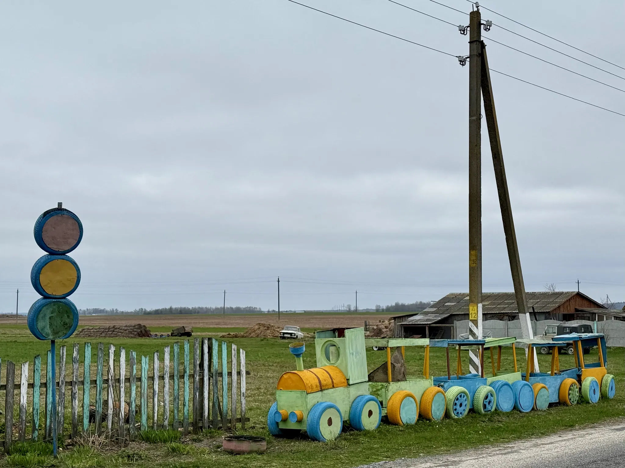Поезд из покрышек