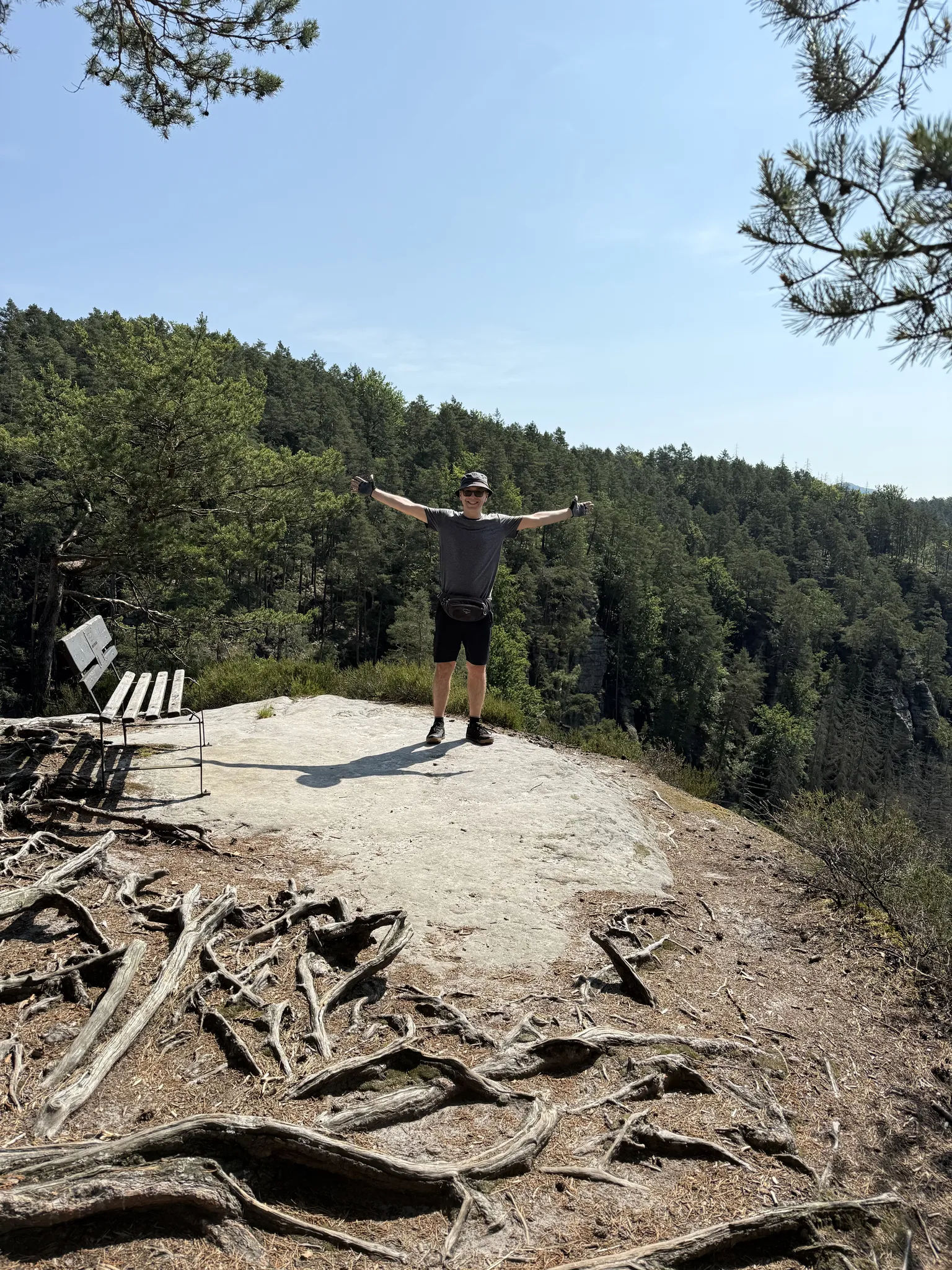 Скамейка на смотровой площадке
