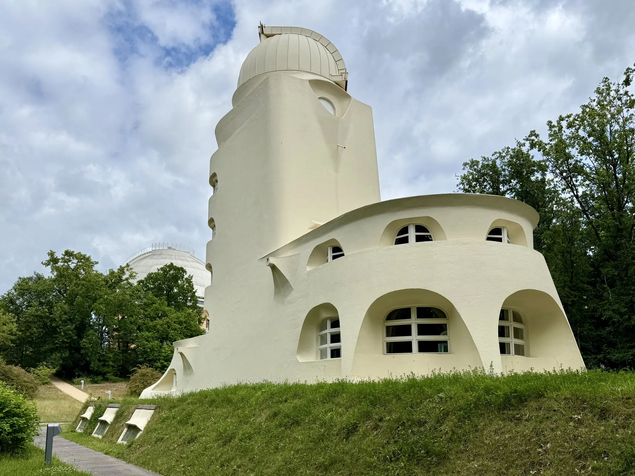 Башня Эйнштейна. Вид сзади