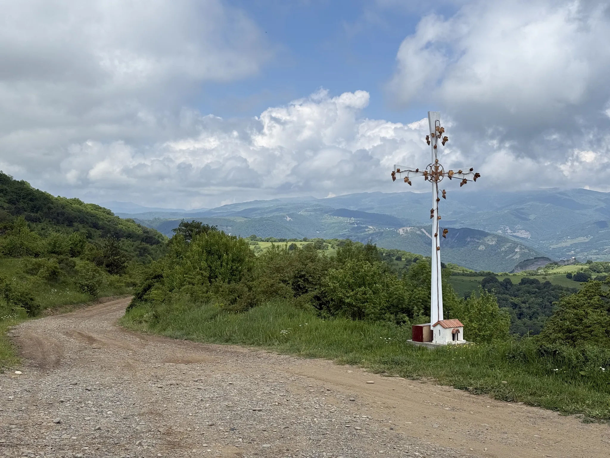 Крест на горе