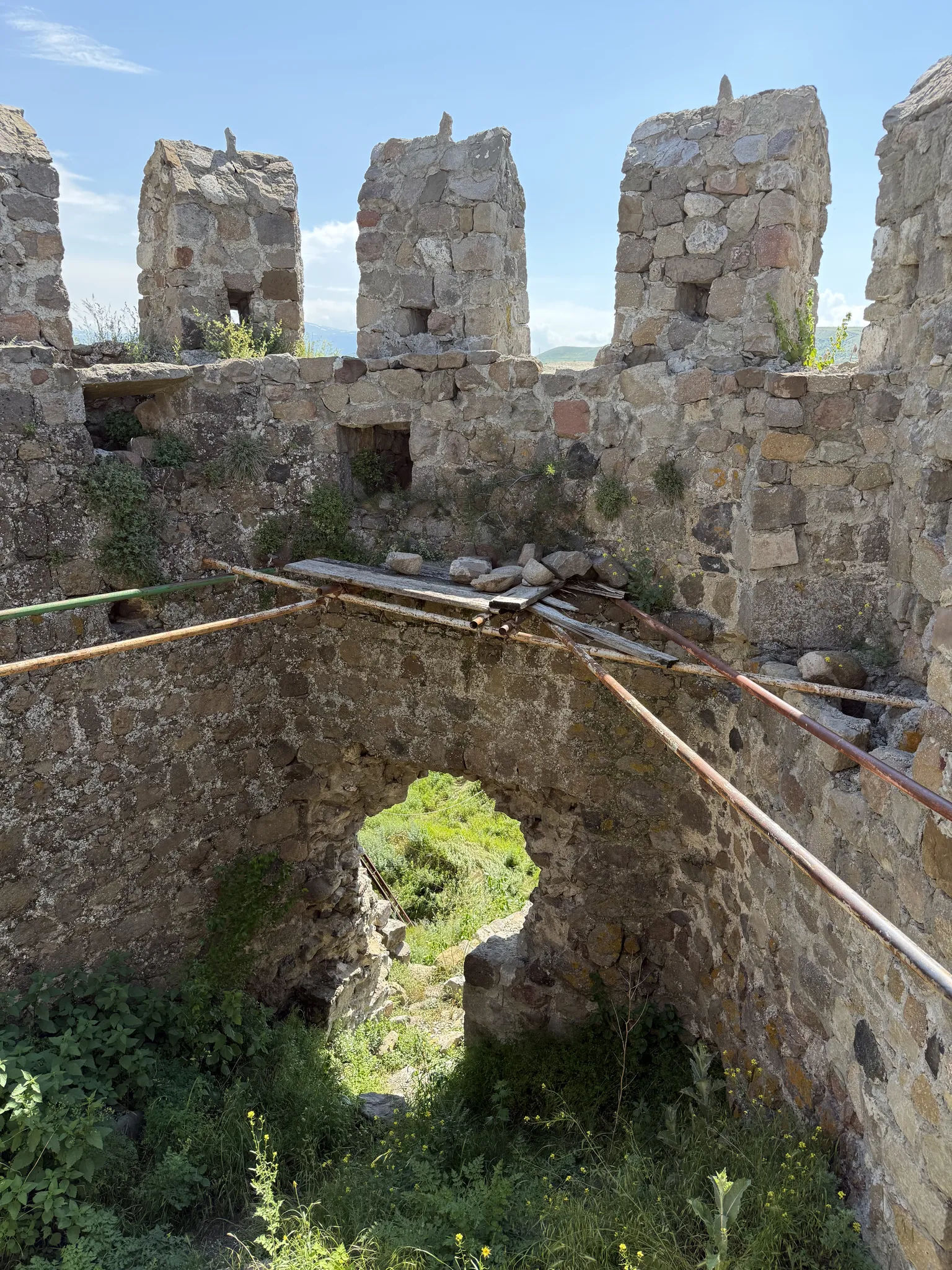 Леса в главной башне крепости Ацкури