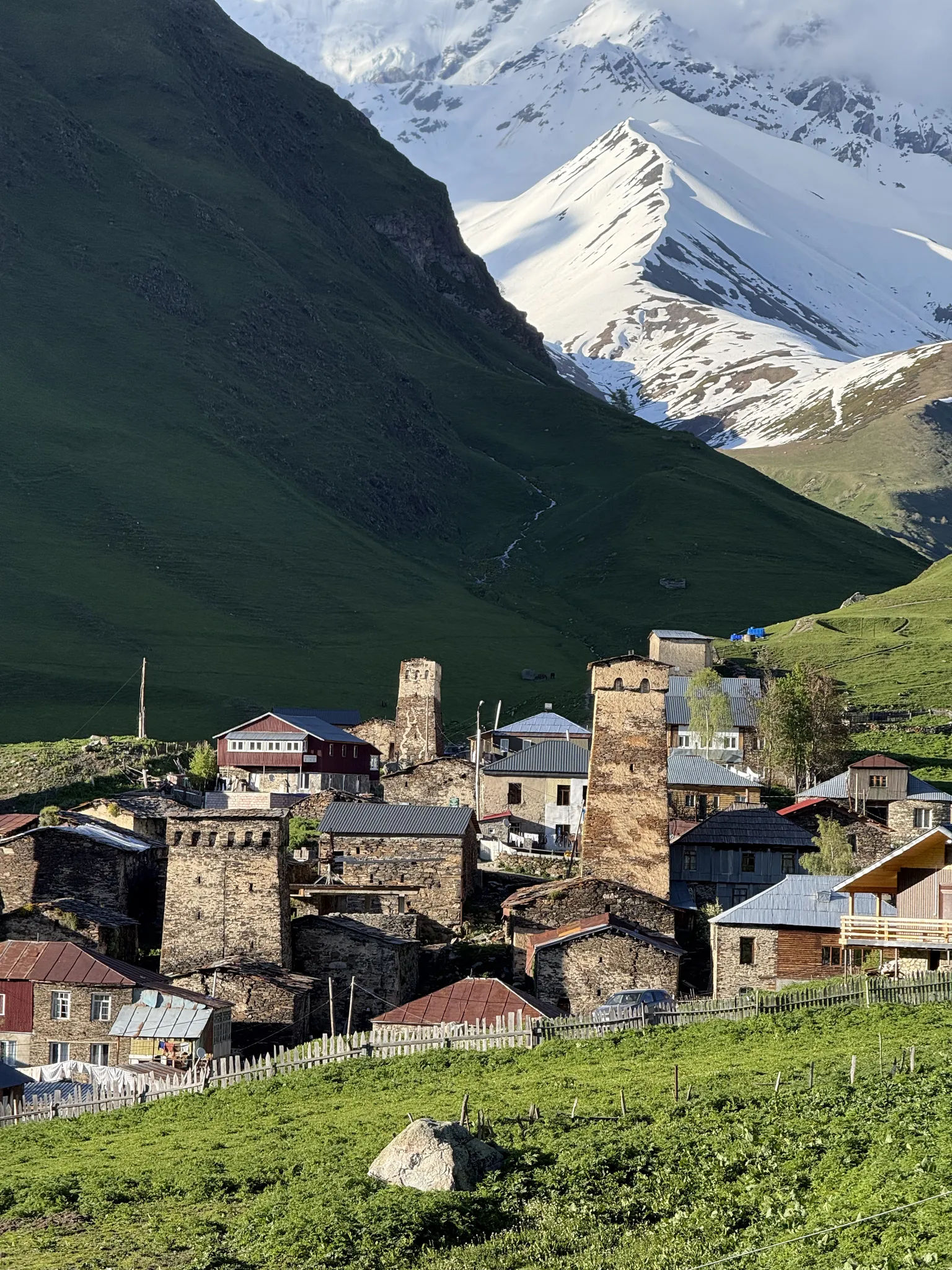 Ушгули в лучах закатного солнца