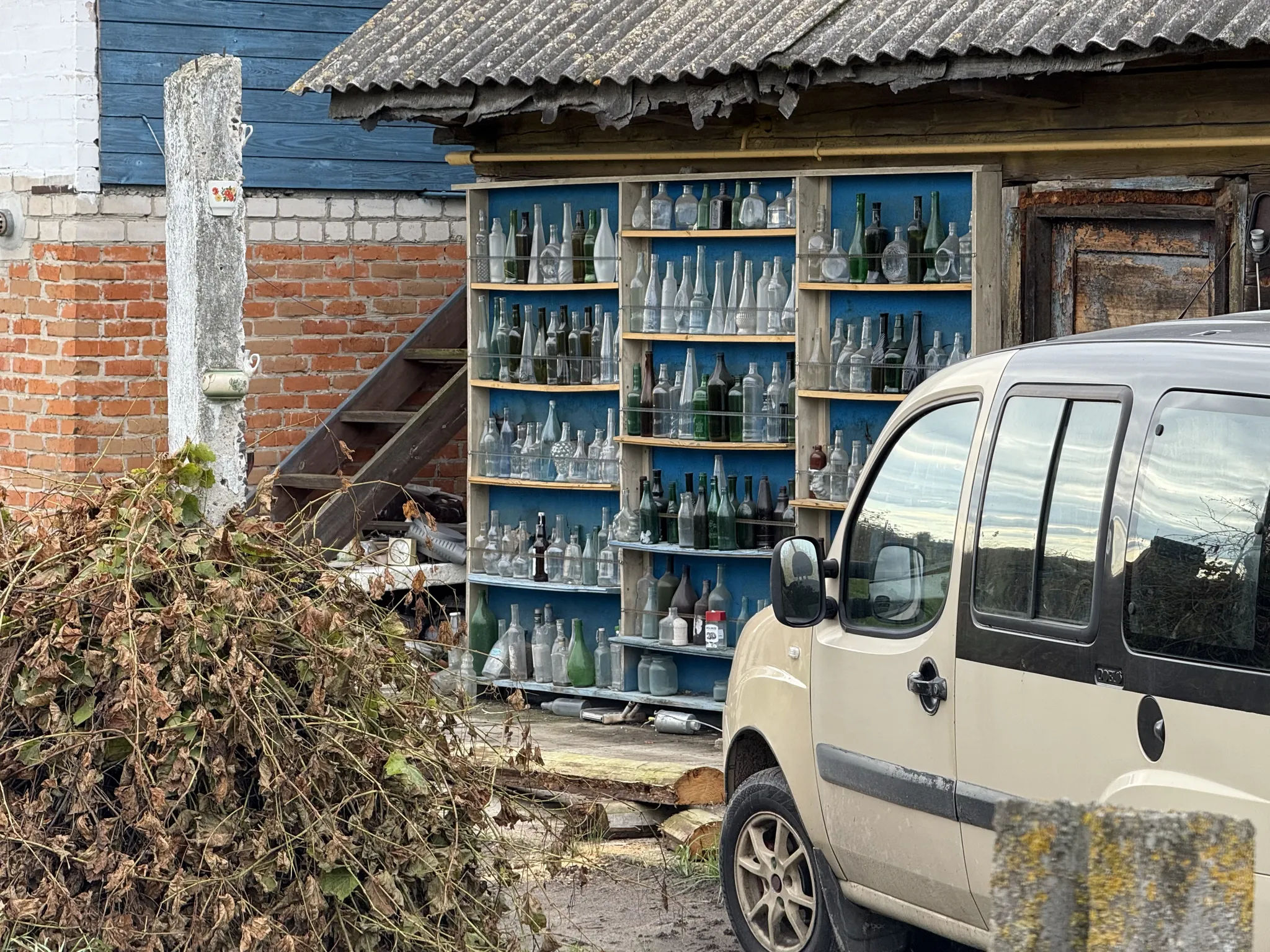 Стена бутылок