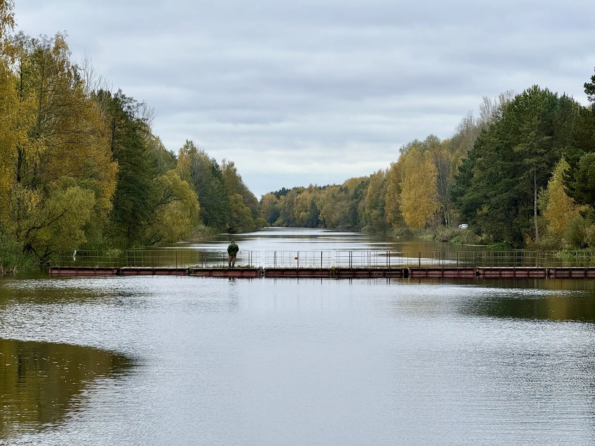 Канал и рыбак