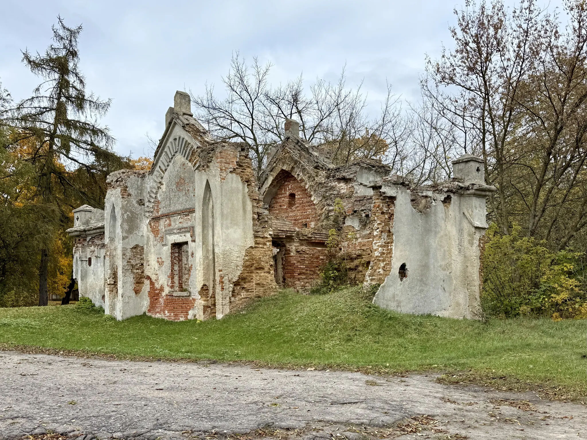 Южные ворота усадьбы Пусловских