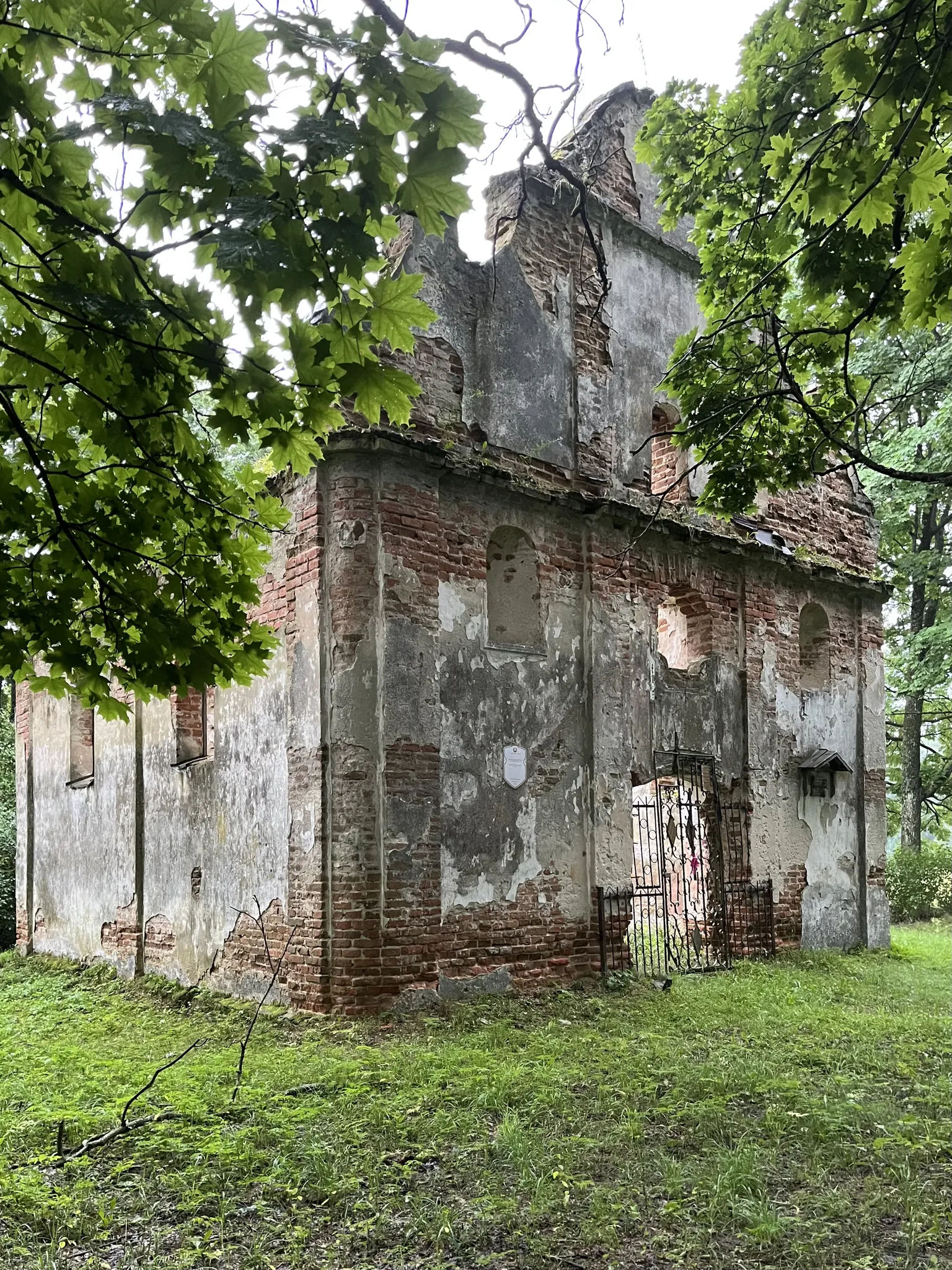 Руины костела