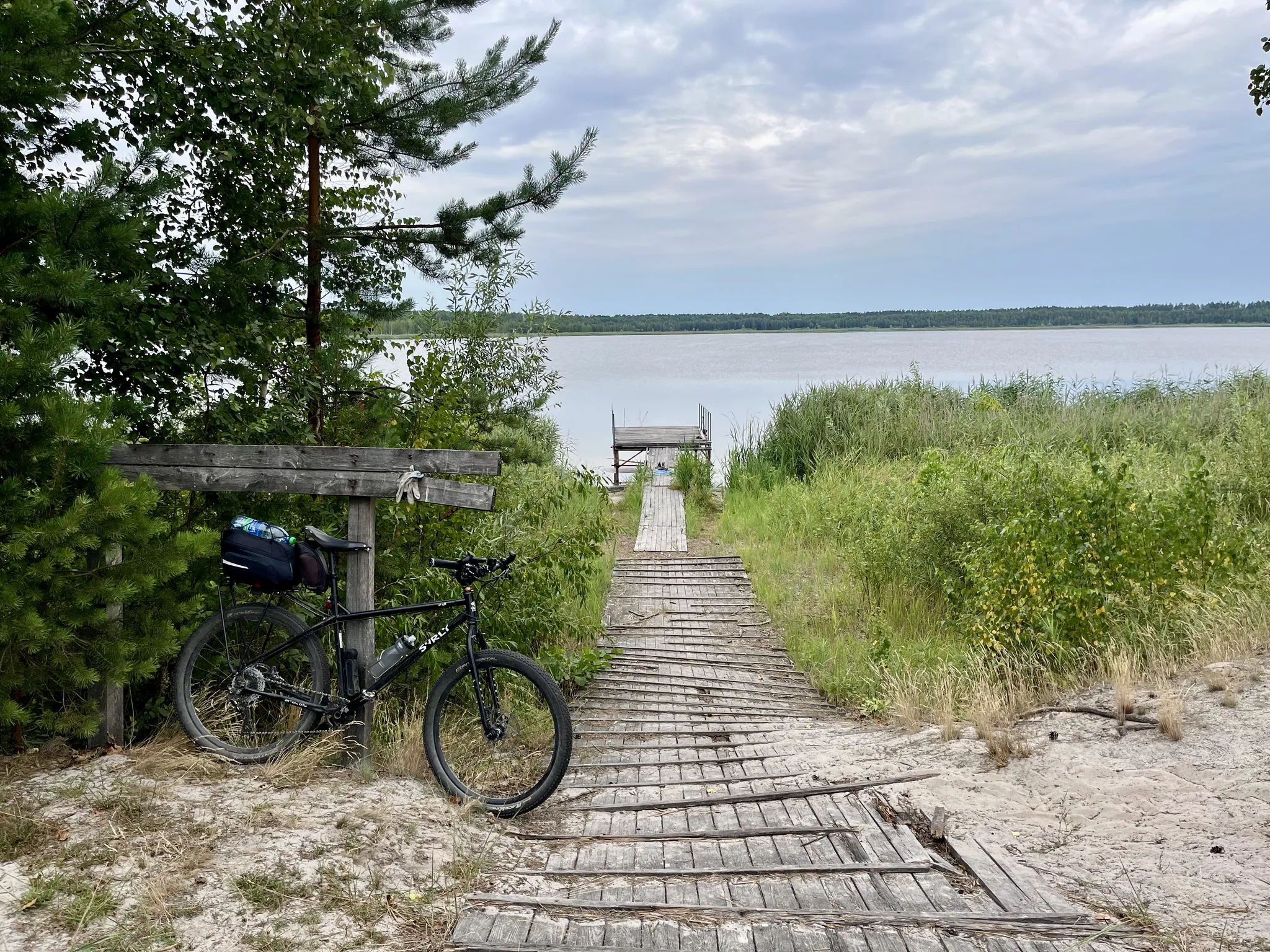 Кладка у озера