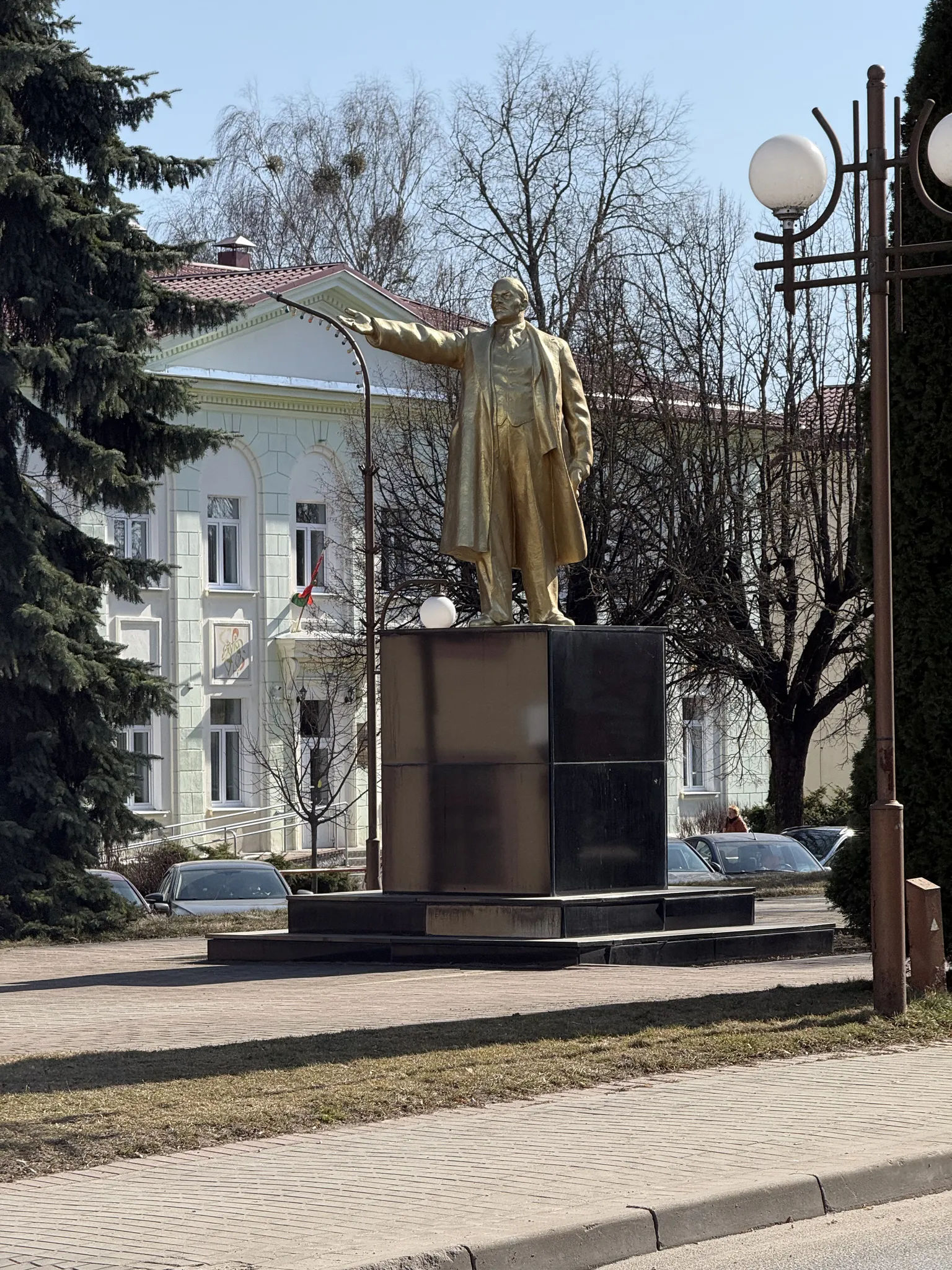 Большой золотой Ленин