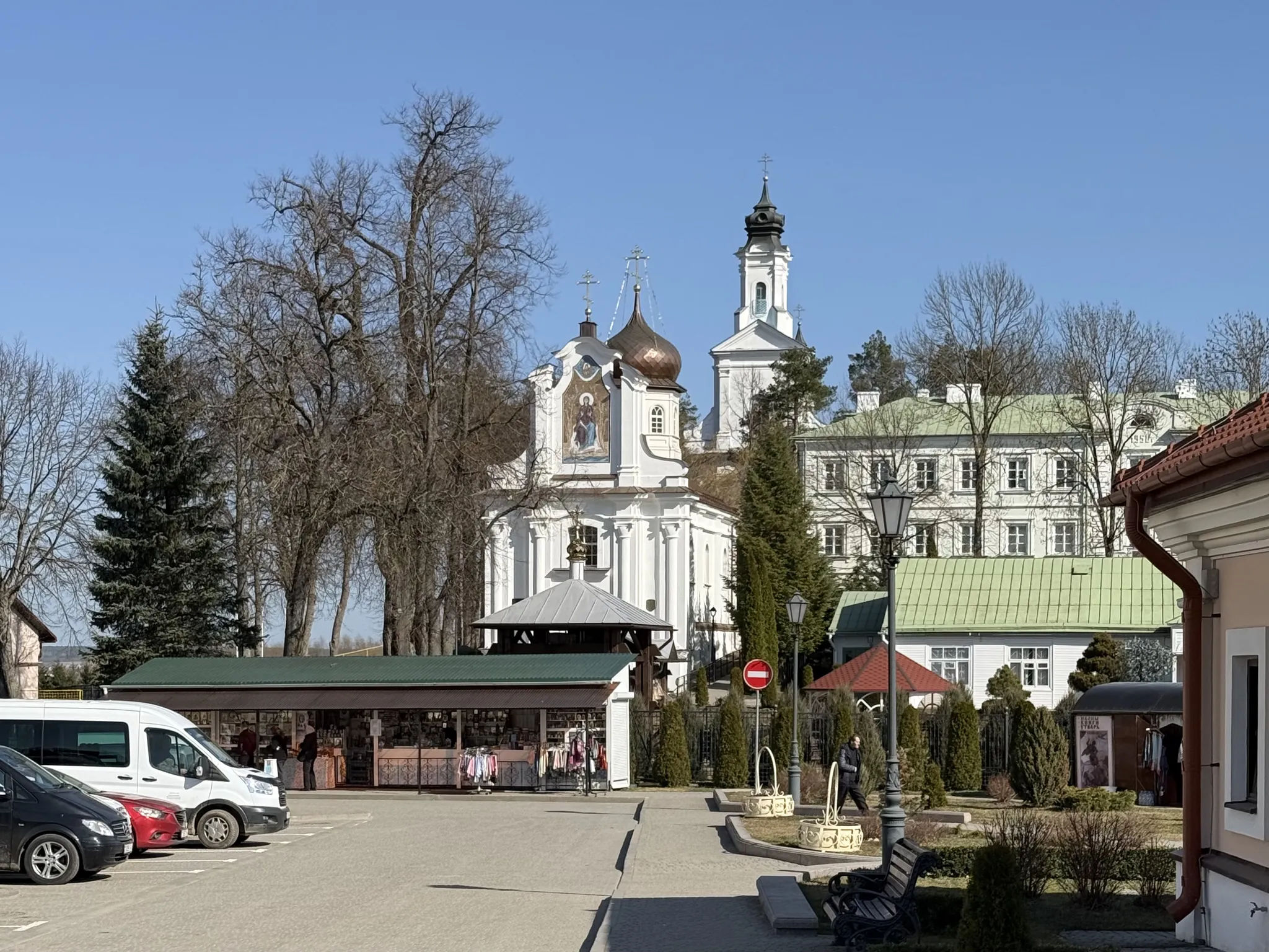 Церкви на территории монастыря