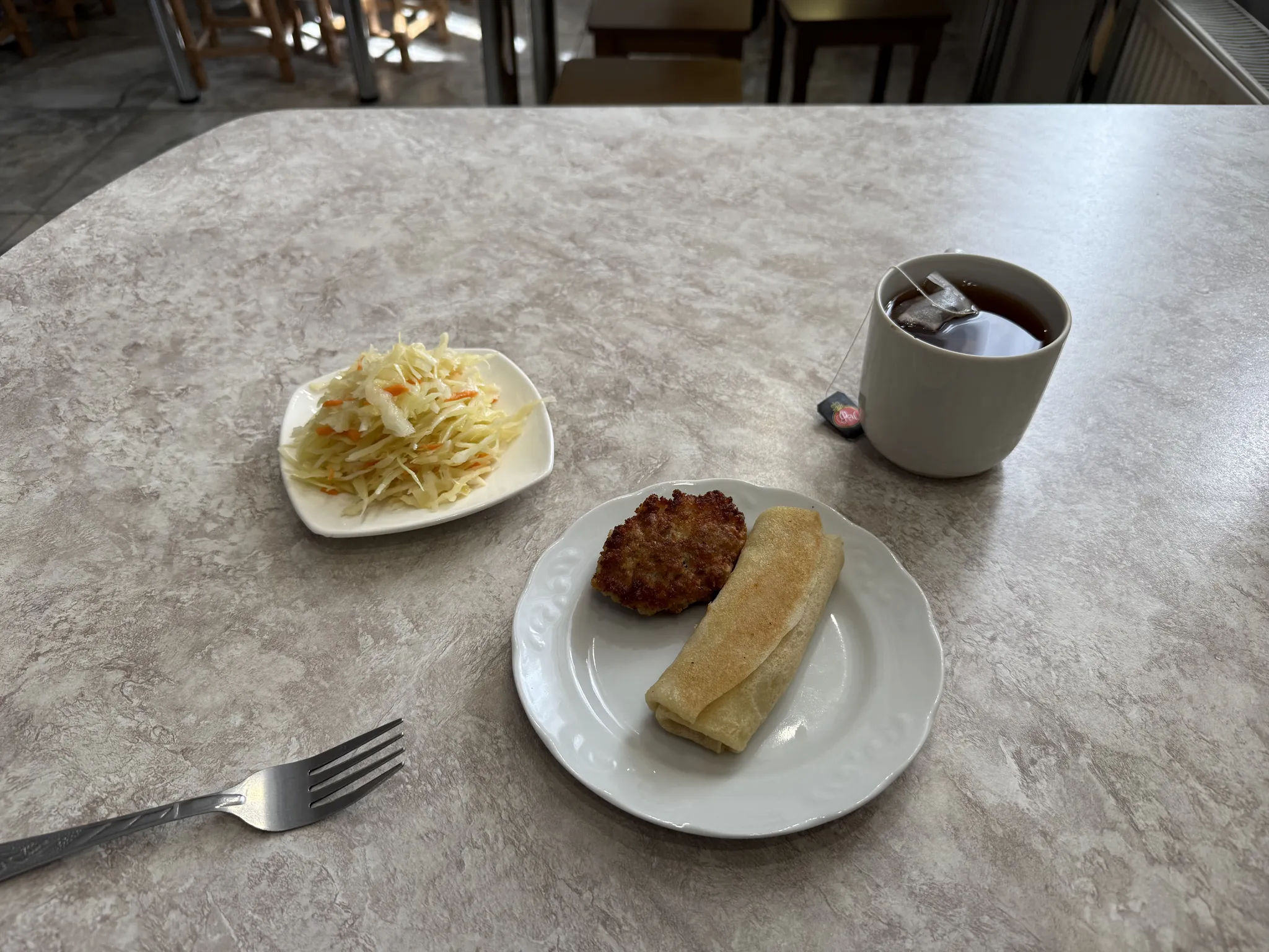 Обед в трапезной монастыря