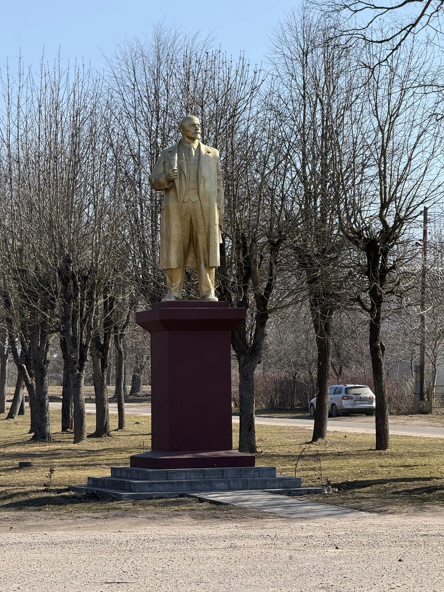 Маленький золотой Ленин