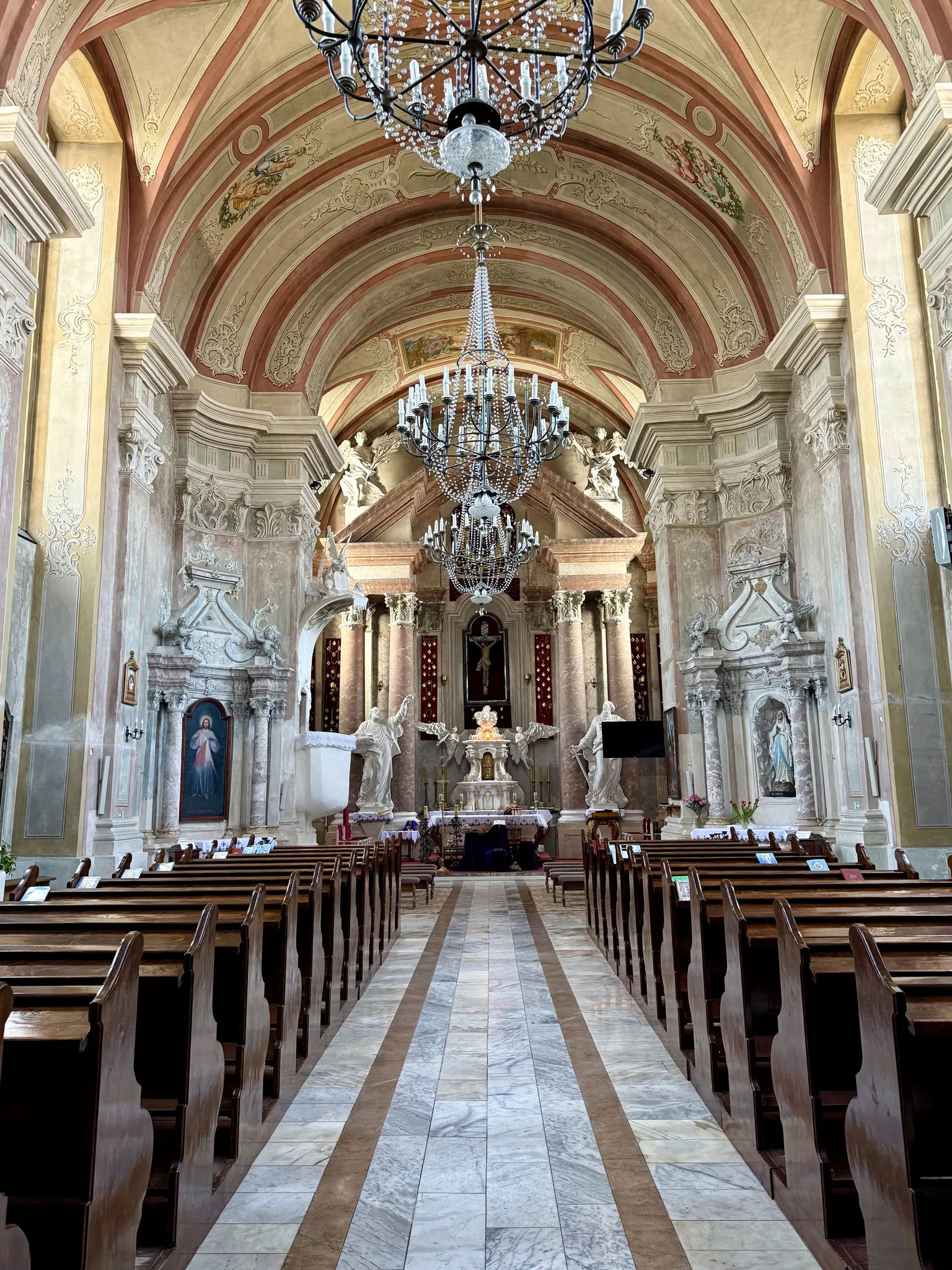 Внутри костела святого апостола Андрея