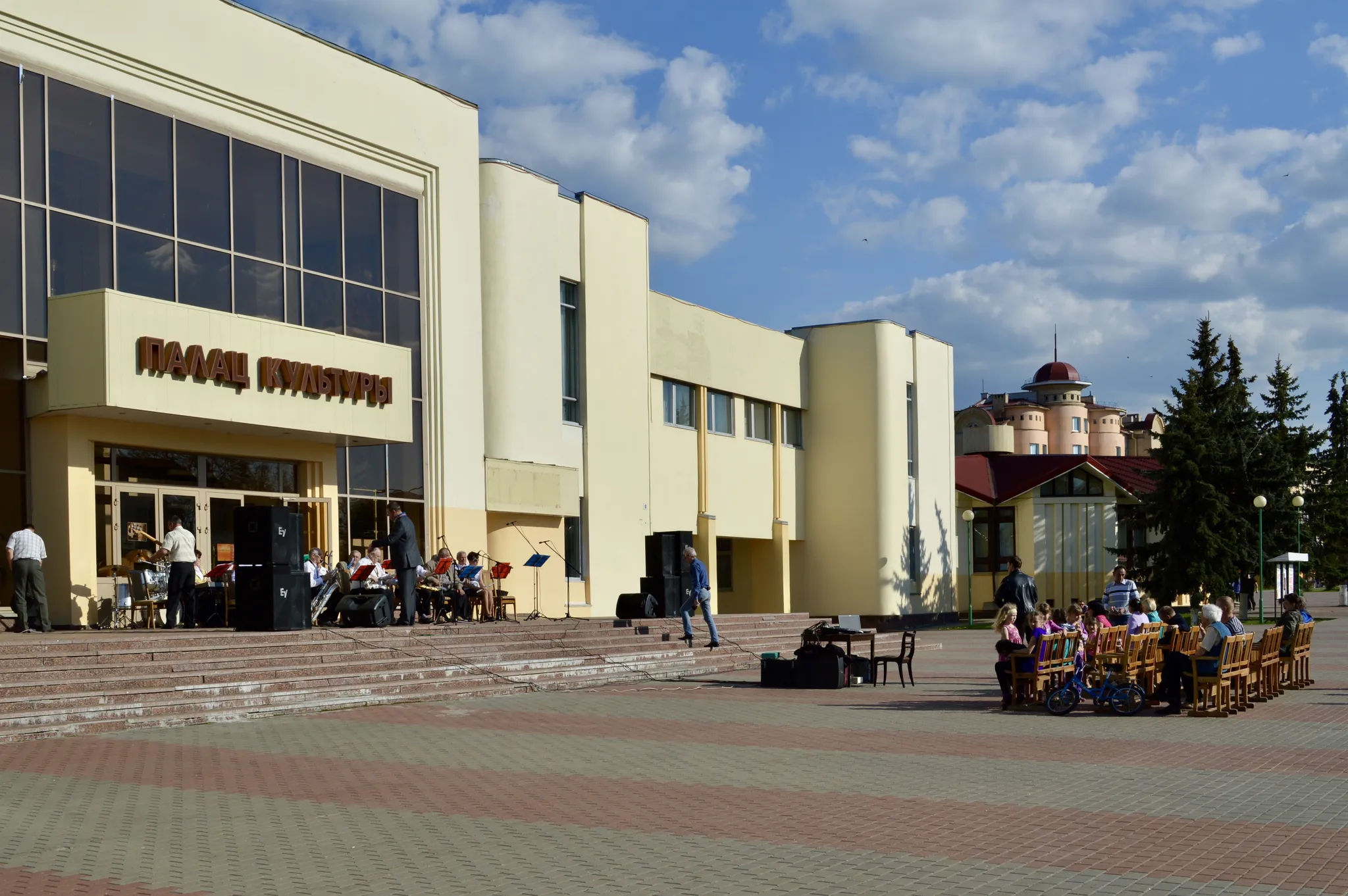 Концерт на площади