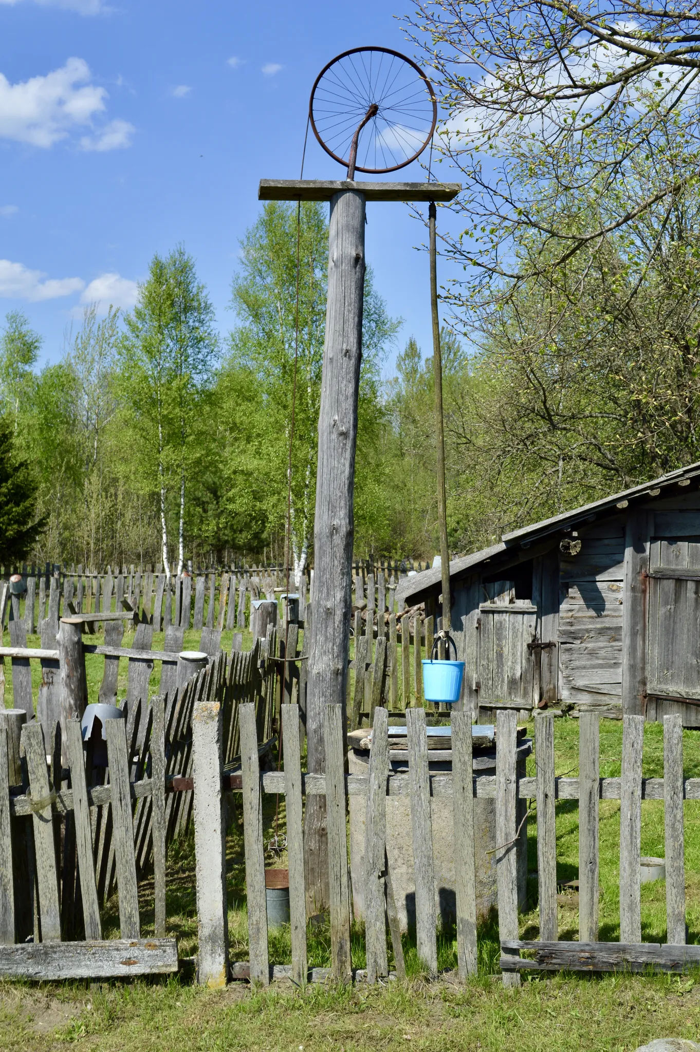 Колодец и колесо