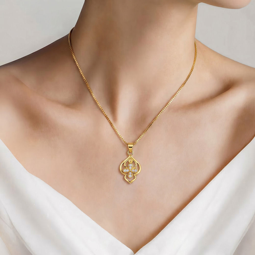Vintage-Inspired Quatrefoil AD Stone Gold-Plated Necklace thumbnail 2