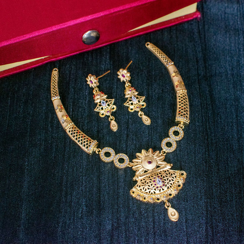 Gold-Toned Forming Collar Necklace Set with Filigree Fan Pendant - Forming Set in Copper material with 24K Gold Plated plating
