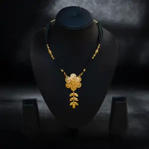 Gold-Plated Black Bead Necklace Set with Floral Pendant thumbnail 1