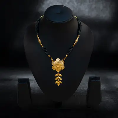 Gold-Plated Black Bead Necklace Set with Floral Pendant