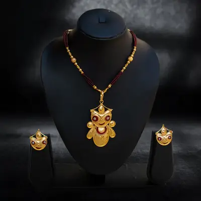 Traditional Gold-Plated Lord Jagannath Pendant with Maroon Beads