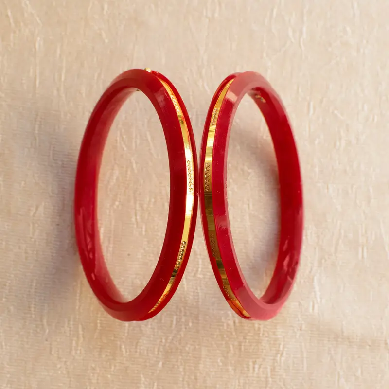 Simple Gold-Plated Center Strip Red Pola - View 1
