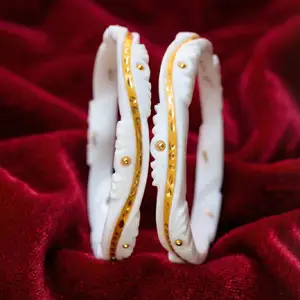 Lotus Cutting Original Conch Shell Shankha (Shakha) with Gold-Plated Dotted Center thumbnail 2