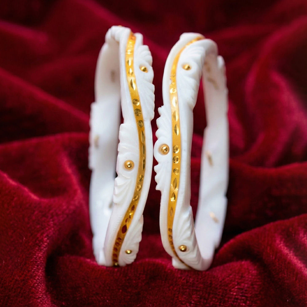 Lotus Cutting Original Conch Shell Shankha with Gold-Plated Dotted Center thumbnail 2