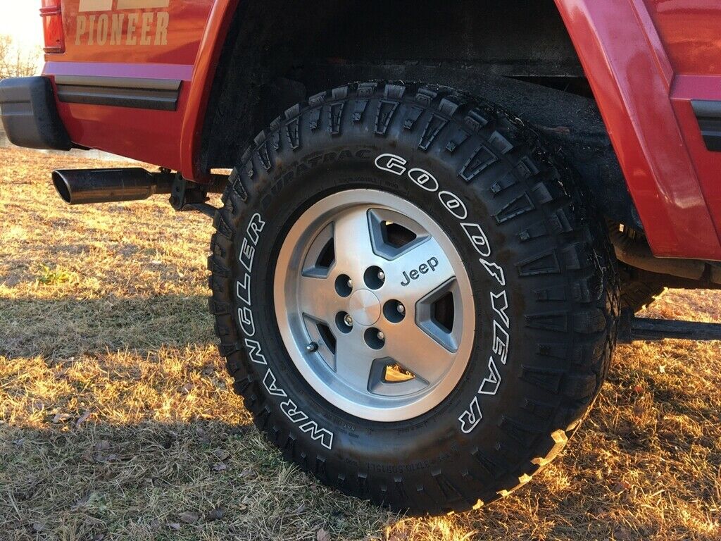 1989 Jeep Comanche Pioneer