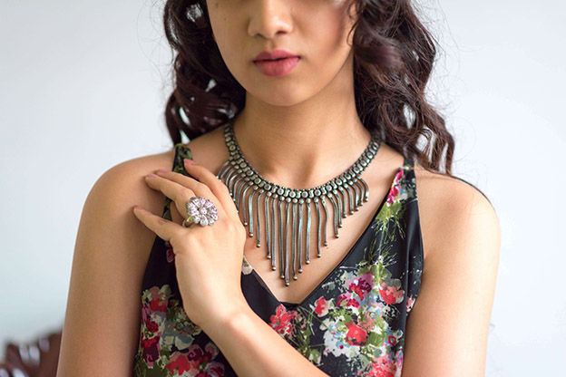 4 Timeless Neck Jewellery Designs