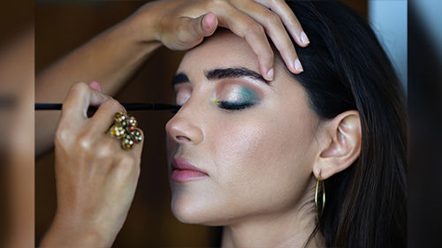 How to Become a Makeup Artist in India
