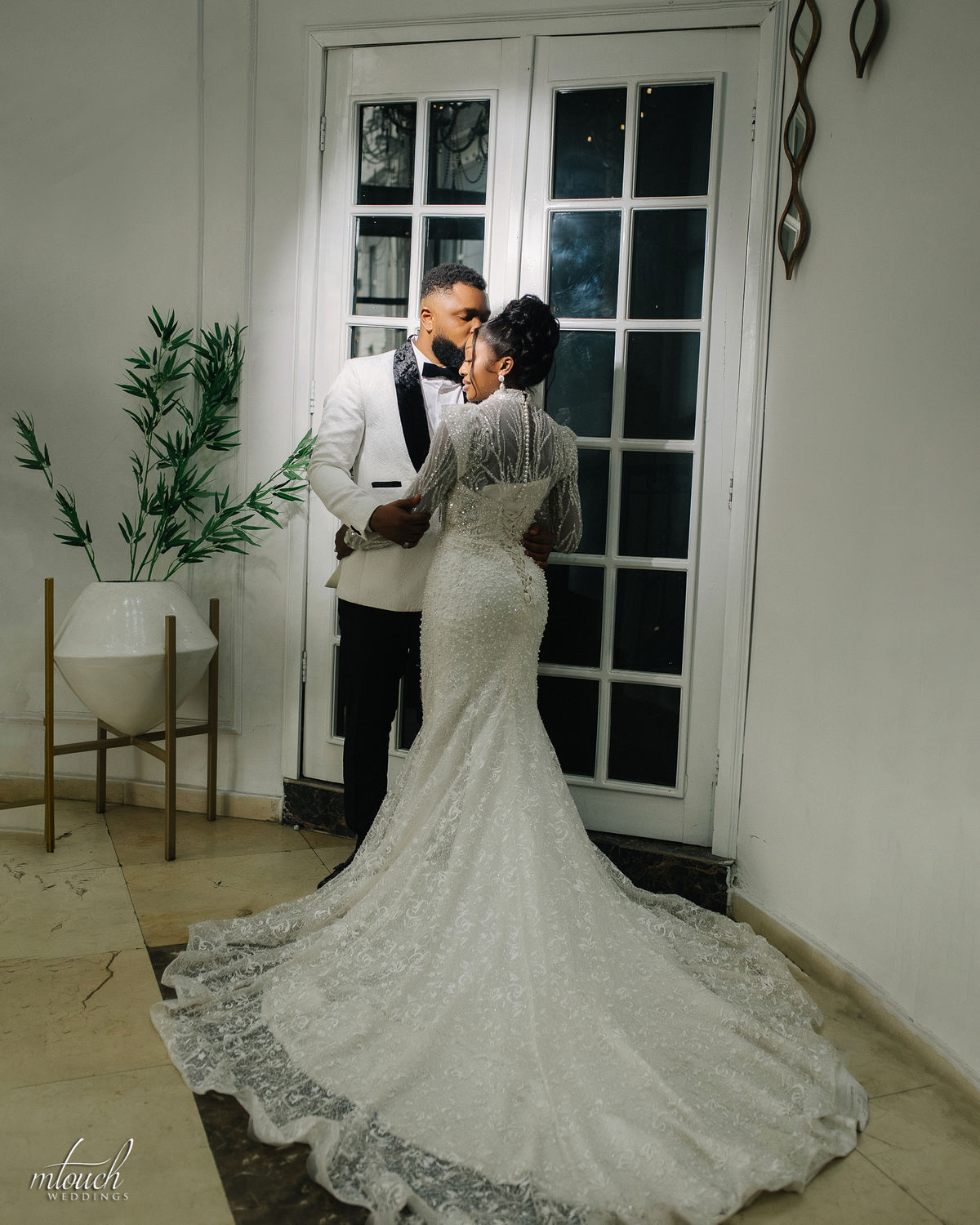 Editorial Weddings gallery image 31