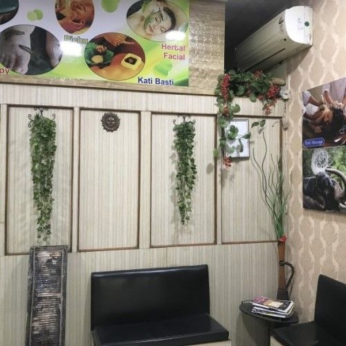 Ayulife-Ayurveda-Sector49-Reception Area