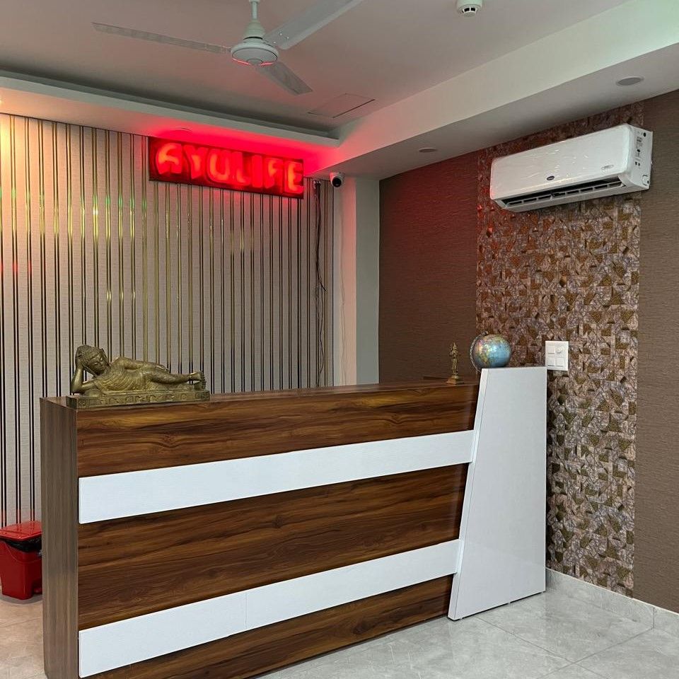 Ayulife-Ayurveda-Sector38-Reception Area
