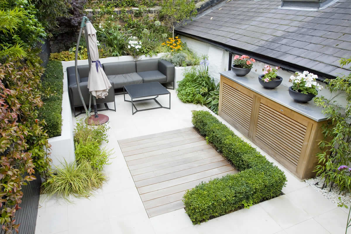 Outdoor room in Sloane Square Chelsea with Gloster exterior furniture