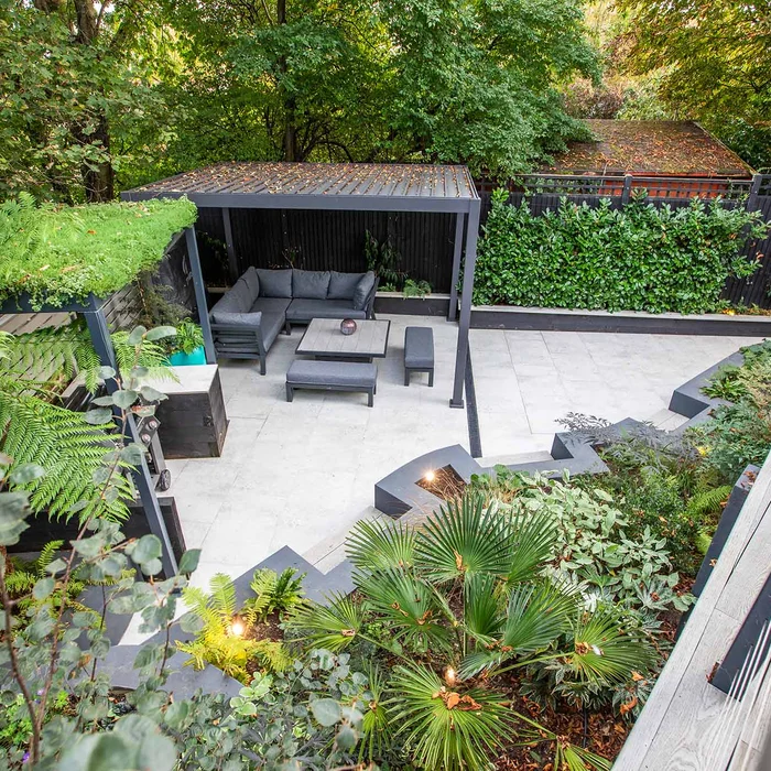 garden-designer-coulsdon-surrey-decking-bbq-london-stone-aluminium-pergola-seating-courtyard-evergreen-hedging-03.jpg