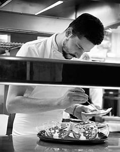 https://ik.imagekit.io/sbj8bzmjnl4/lortolan/wp-content/uploads/2023/02/restaurant-reading-berkshire-michelin-chef-james.jpg