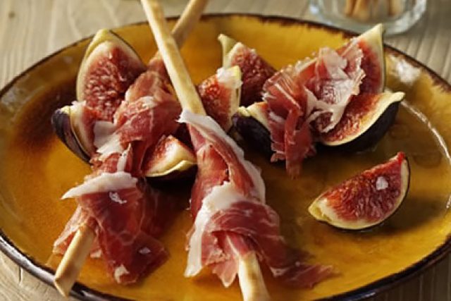 Bread sticks with figs and jamón Ibérico Recipe Spanish Food at Tapas Bar and Restaurant Tapas is much easier than people think.