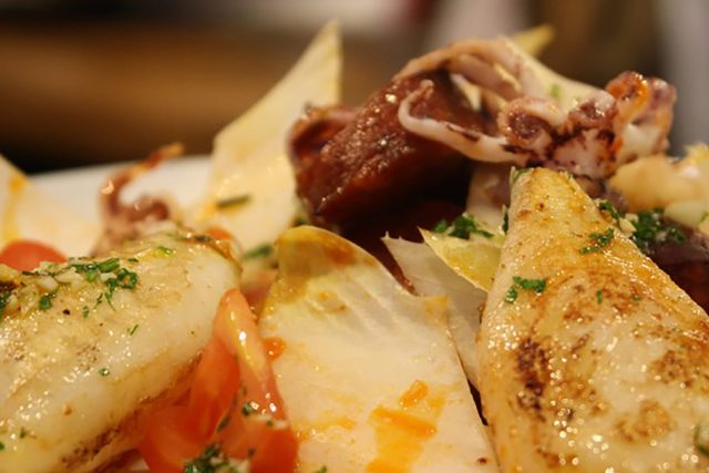 Pan-fried squid hot chorizo Recipe Spanish Tapas Restaurant Bar, Serve with squid, the combination of sea and land ingredients is fabulous.