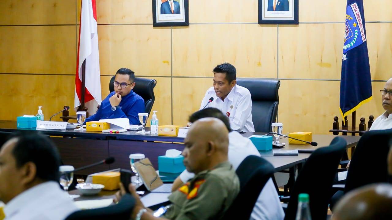 Pemkot Tangsel Akan Sanksi Pidana Pembakar Sampah Ilegal Pemkot Tangsel Akan Sanksi Pidana Pembakar Sampah Ilegal