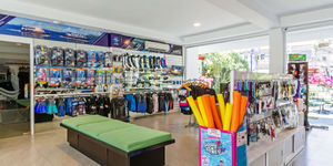 4a63bb9e-7c1f-4047-acef-6be1cd7d99ae/ec7b10b5-997c-4069-a689-9819f9b7528e/Inside dive centre (3).jpg